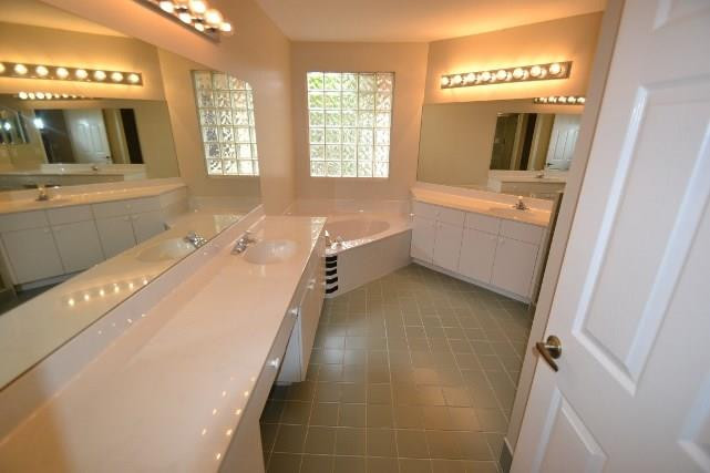 Fairway Cove 80-40 B - Residential Lease