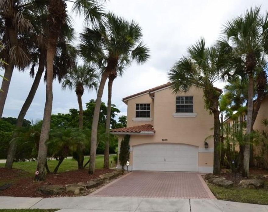 Great property in Plantation, FL, offers a stunning layout. Enjoy peace of mind and the best quality ownership for a rental in the area. ONLY ONE MONTH DEPOSIT REQUIRED for qualified tenants. All kitchen appliances installed and maintained by landlord. One or Two years lease welcome in this beautiful home. PET FRIENDLY (some restrictions may apply). Easy to show - Vacant. *** HOA 600 MINIMUM CREDIT SCORE ***