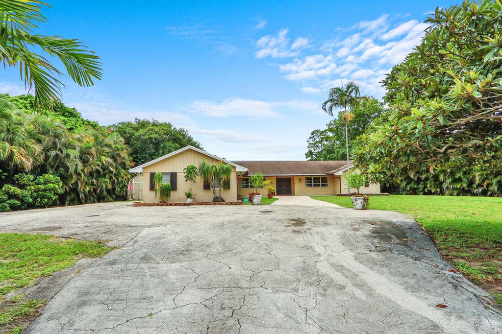 Photo of 4529 Square Lake Drive, Palm Beach Gardens, FL 33418 (MLS # B26048297)