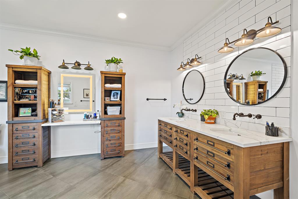 RIO VISTA REPL OF ISLAND - Residential