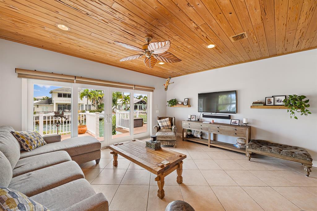 RIO VISTA REPL OF ISLAND - Residential