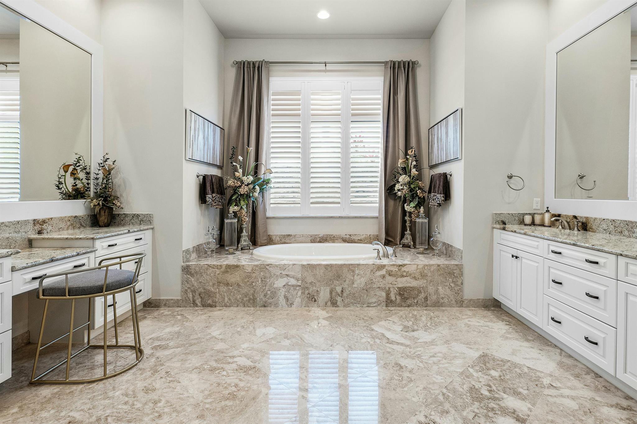 ROYAL PALM POLO - Residential