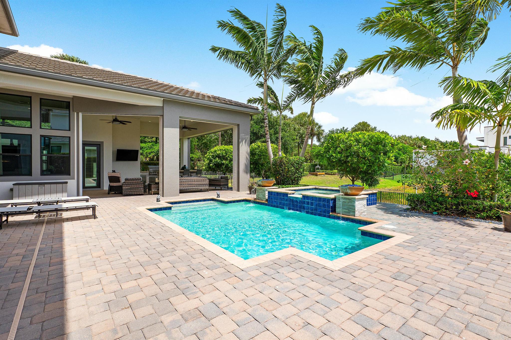 ROYAL PALM POLO - Residential