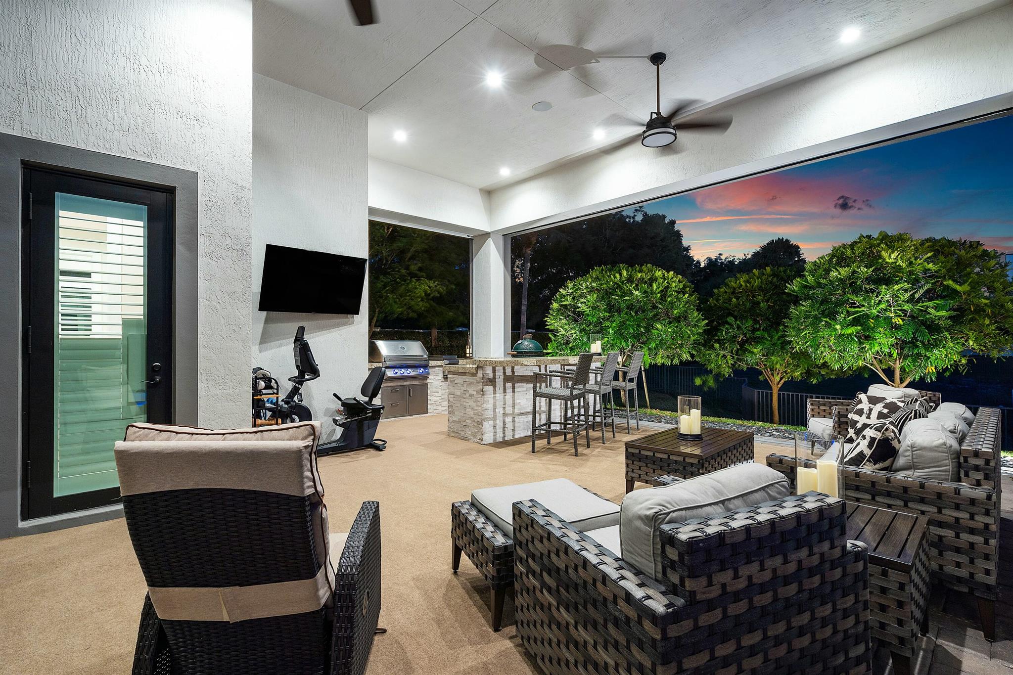 ROYAL PALM POLO - Residential