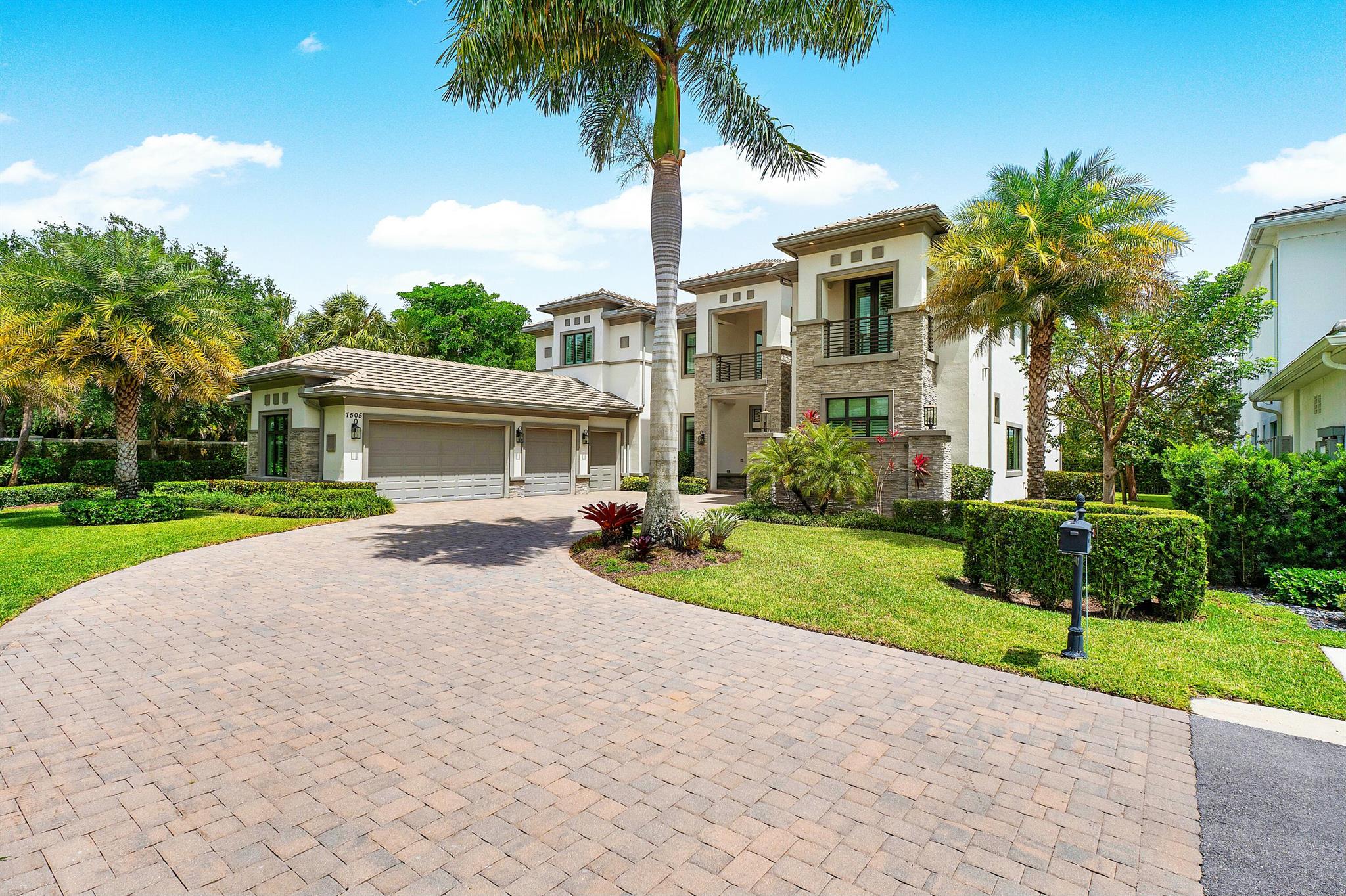 ROYAL PALM POLO - Residential