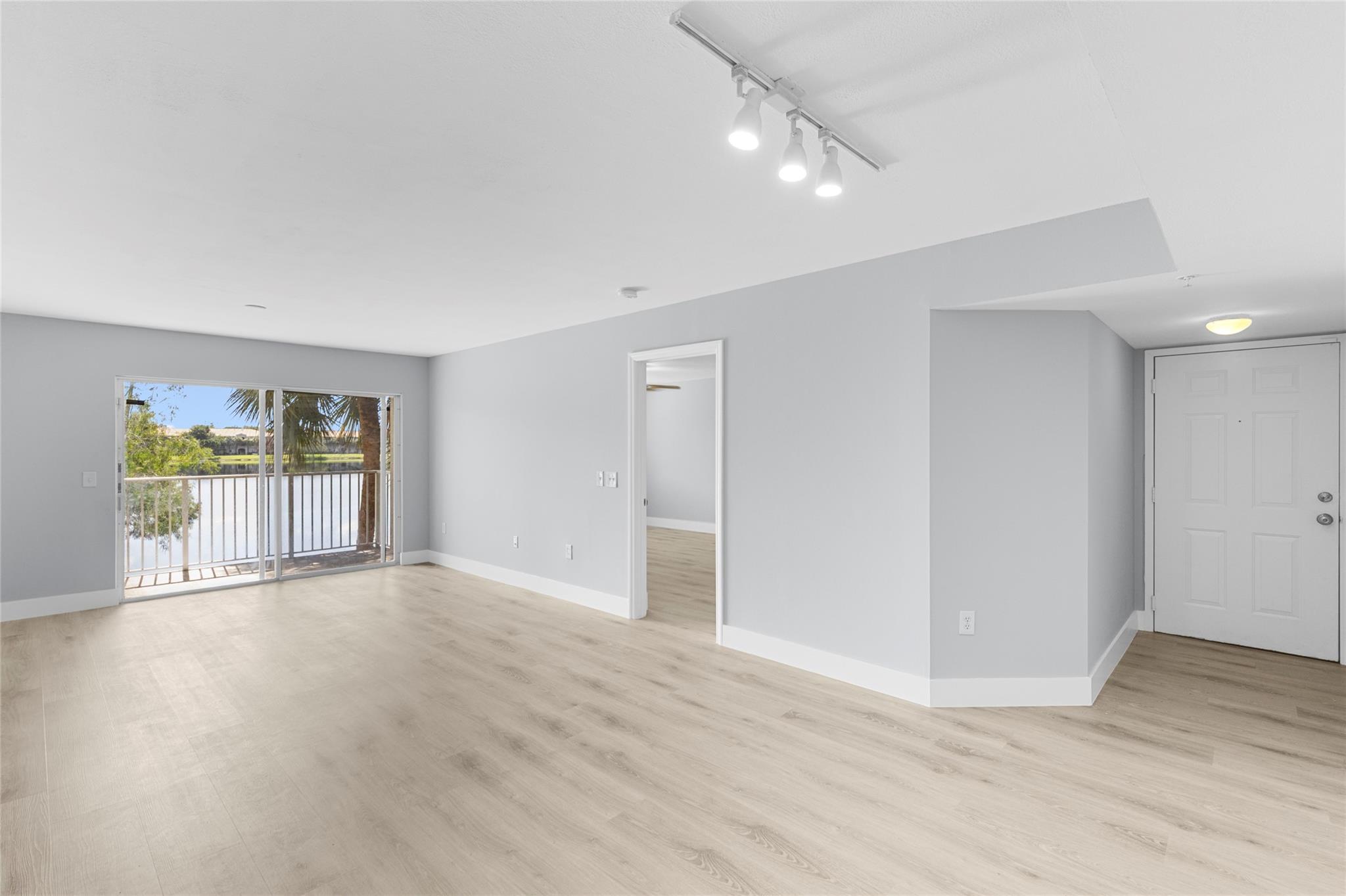 EVERGREEN LAKES - Residential