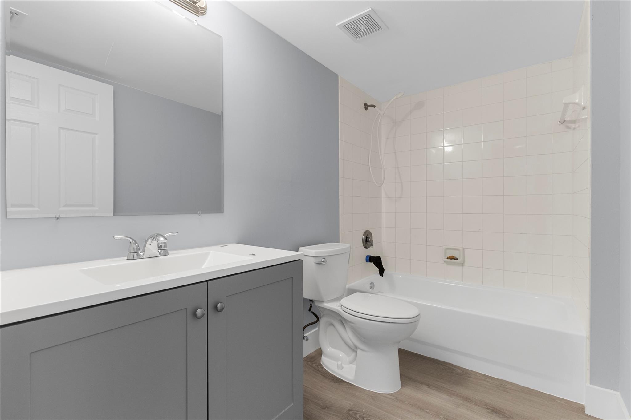EVERGREEN LAKES - Residential