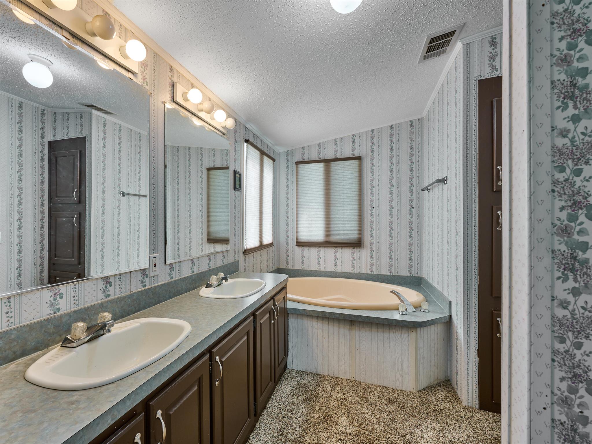 WOODBRIDGE MOBILE VILLAGE - Residential