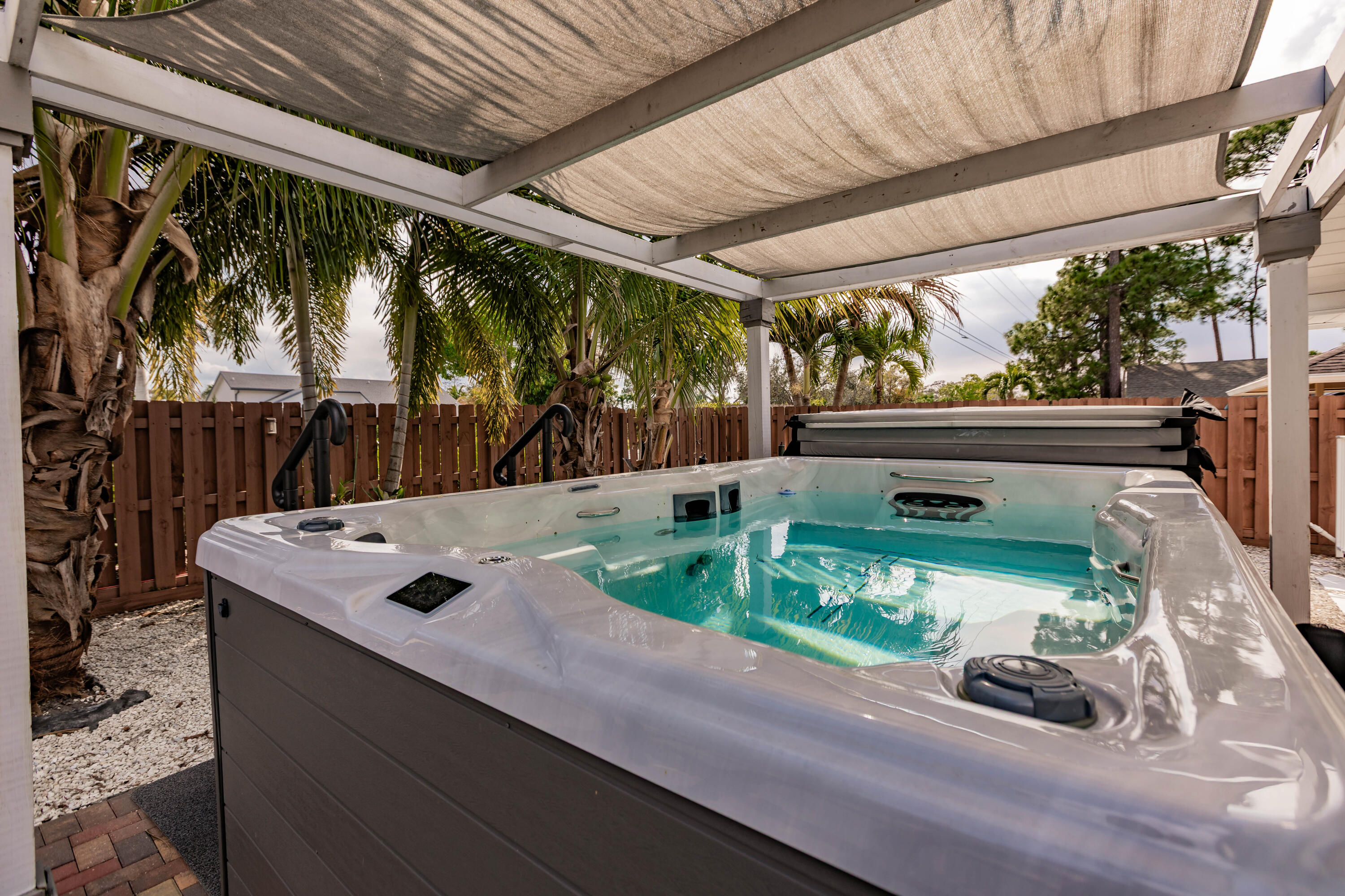 SUGAR POND MANOR OF WELLINGTON - Residential