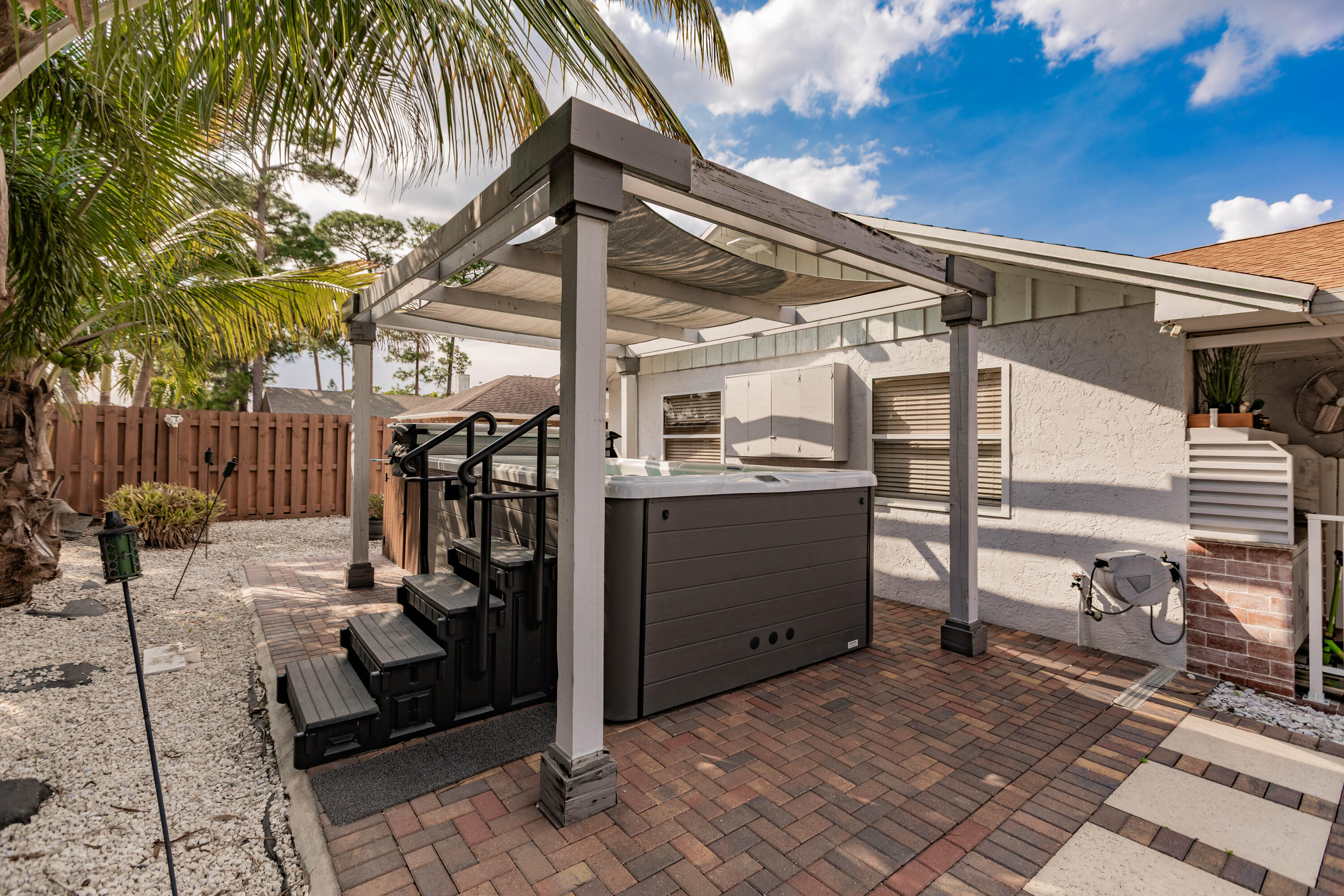 SUGAR POND MANOR OF WELLINGTON - Residential