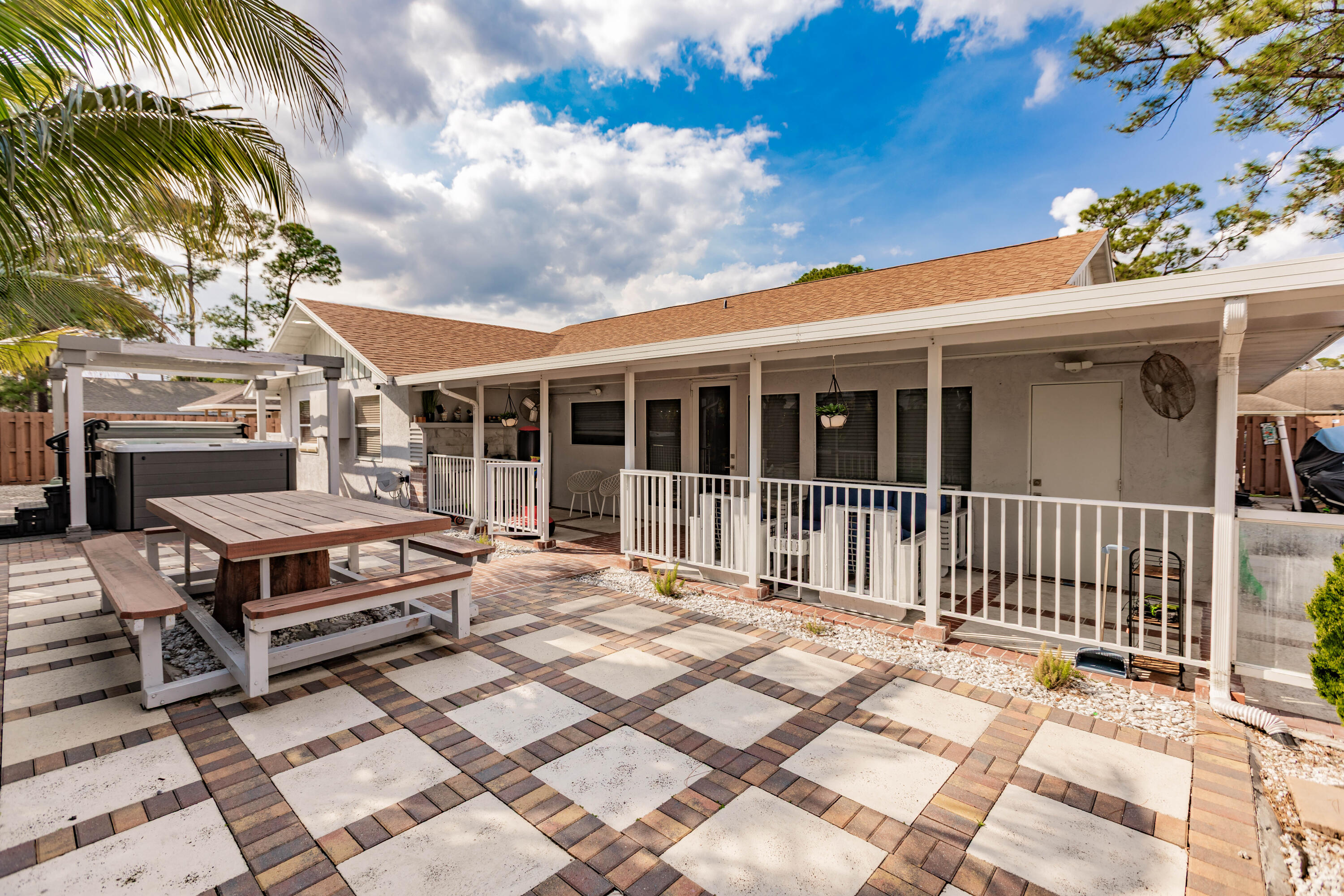 SUGAR POND MANOR OF WELLINGTON - Residential