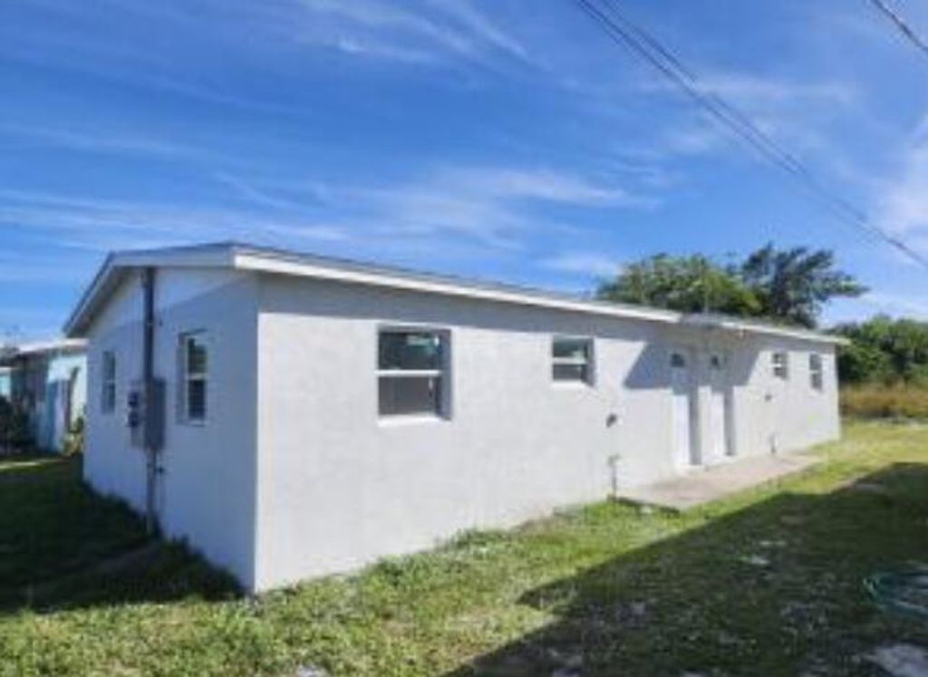 Photo of 1607 Avenue O Avenue, Fort Pierce, FL 34950 (MLS # R11143301)