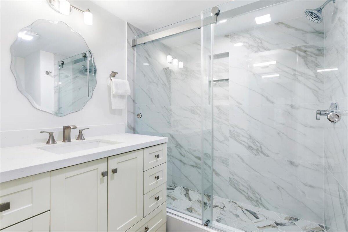 LAKESIDE CONDO 2 OF BANYA - Residential