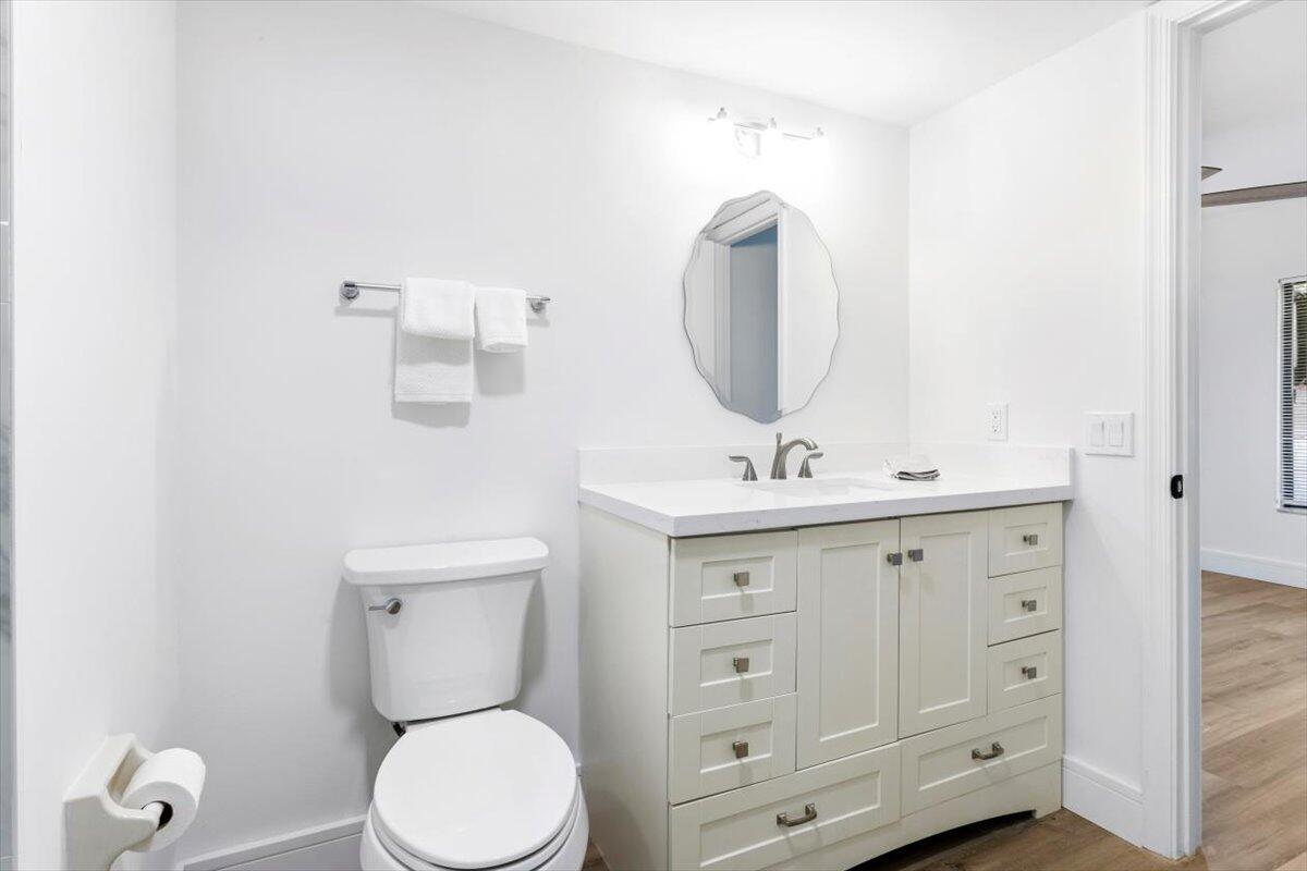 LAKESIDE CONDO 2 OF BANYA - Residential