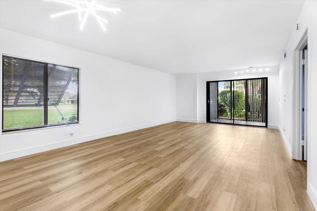 LAKESIDE CONDO 2 OF BANYA - Residential