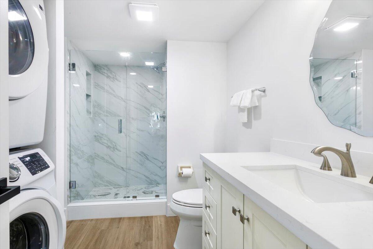 LAKESIDE CONDO 2 OF BANYA - Residential