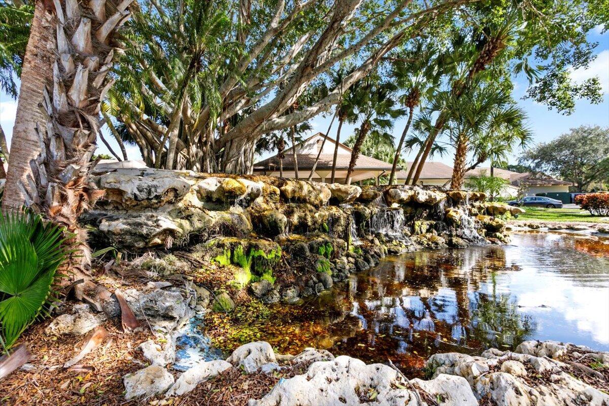 LAKESIDE CONDO 2 OF BANYA - Residential