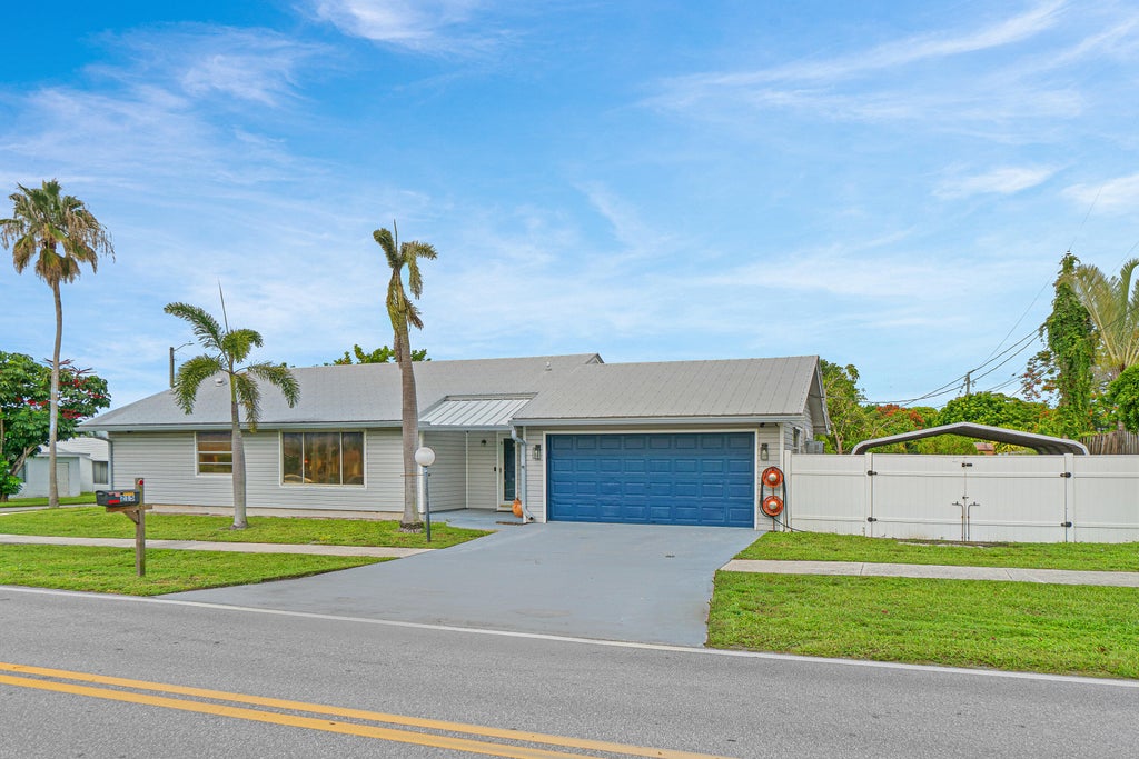 Photo of 215 SW 8TH Street, Boynton Beach, FL 33426 (MLS # B26060911)