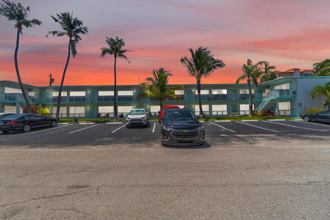 HOLIDAY APARTMENTS CONDO - Residential Lease