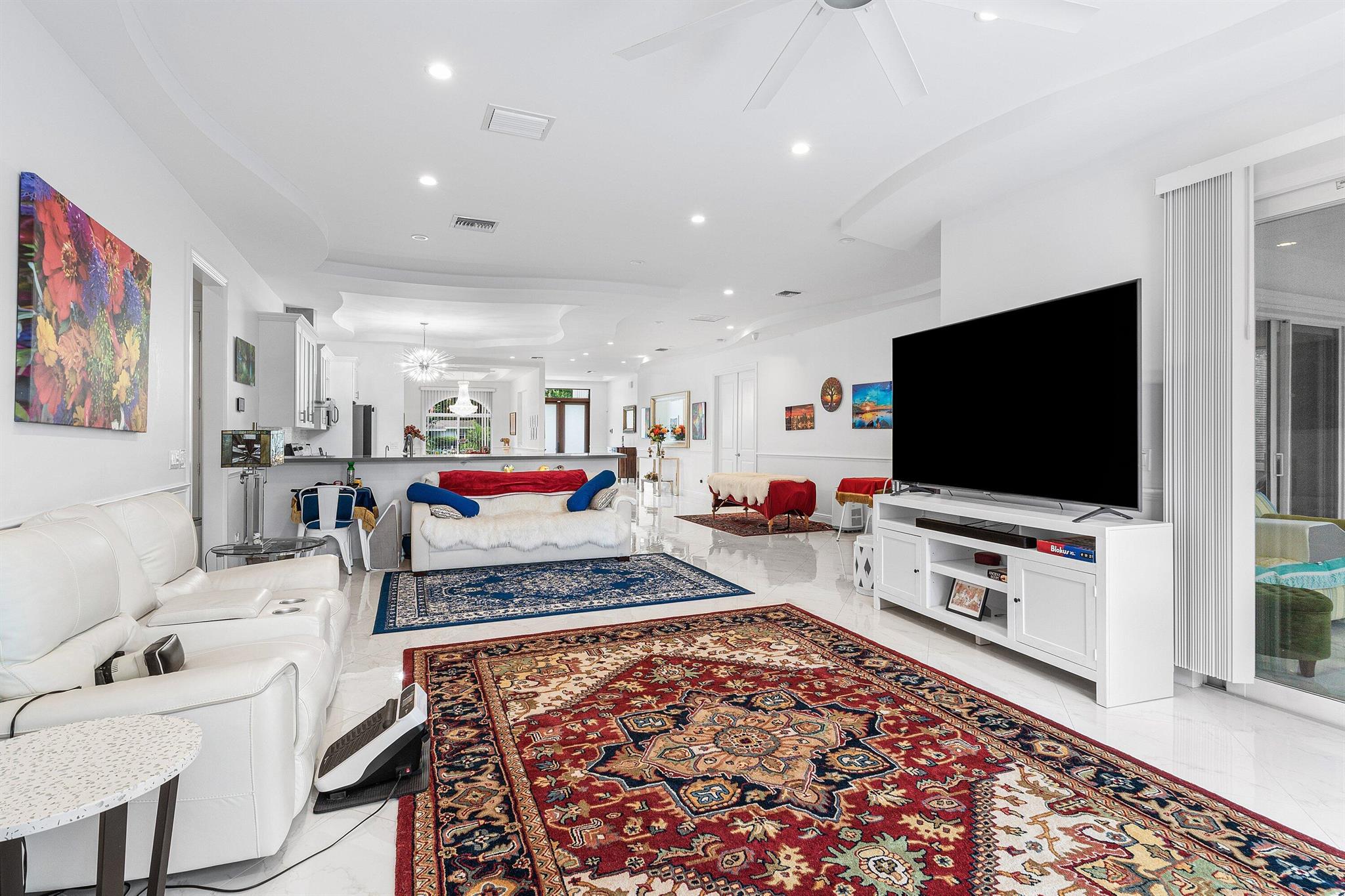 SPANISH VILLAGE - Residential