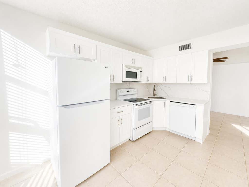 Photo of 5910 MORNINGSTAR Circle #202, Delray Beach, FL 33484 (MLS # B26062515)