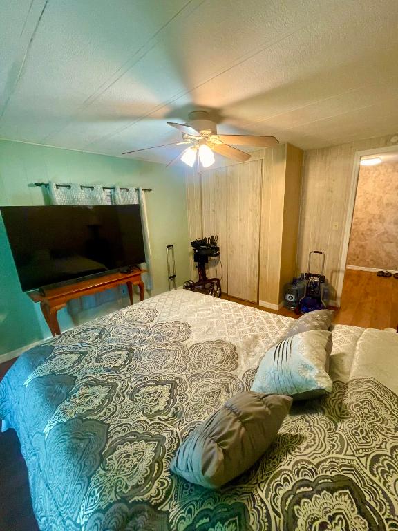 Spanish Lakes Riverfront - Residential