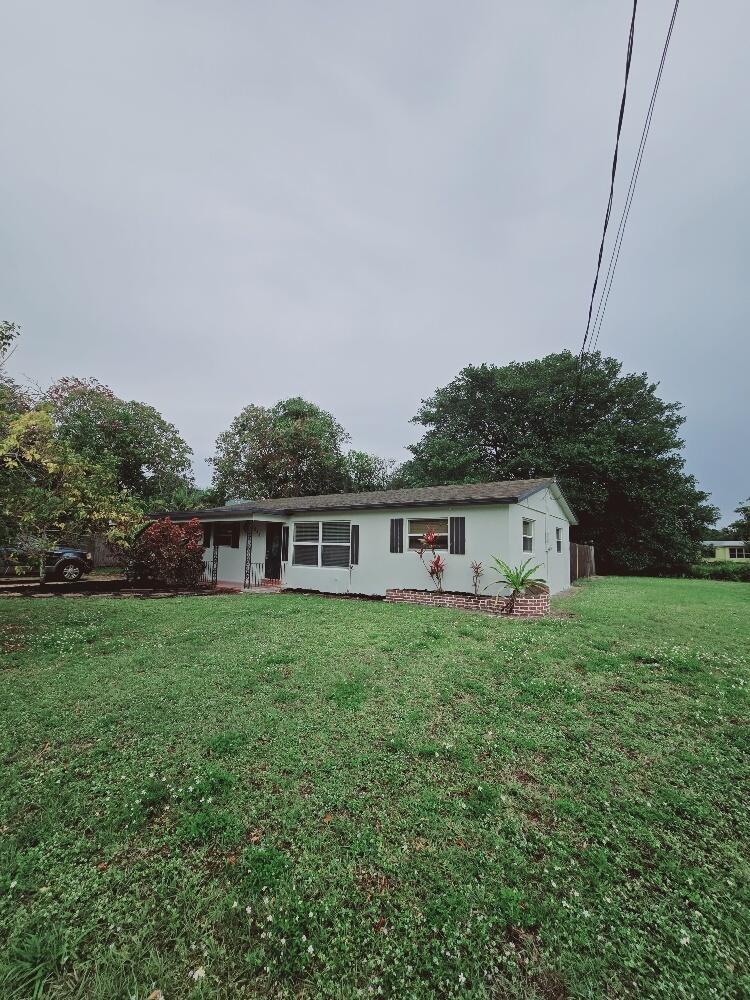 LAWN LAKE - Residential