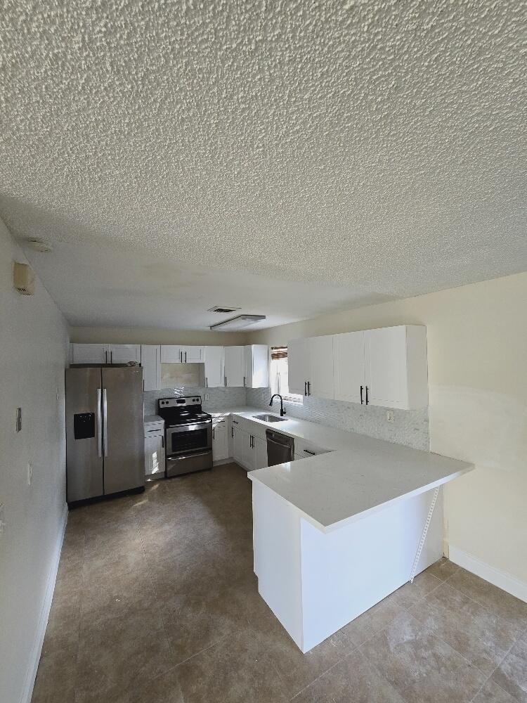 LAWN LAKE - Residential