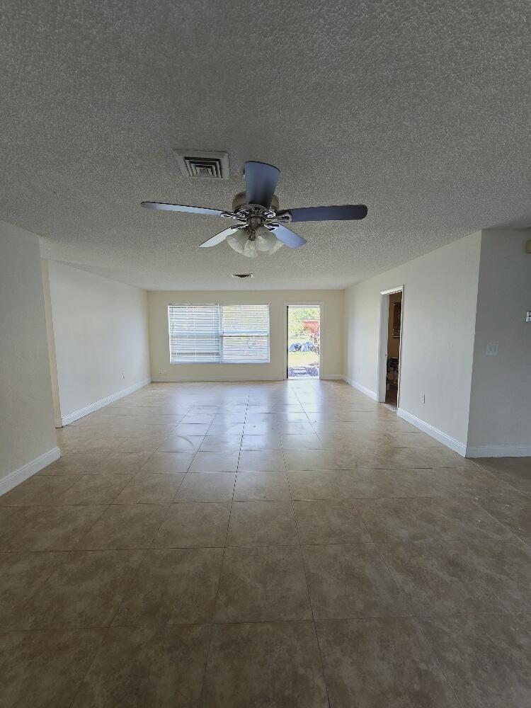 LAWN LAKE - Residential