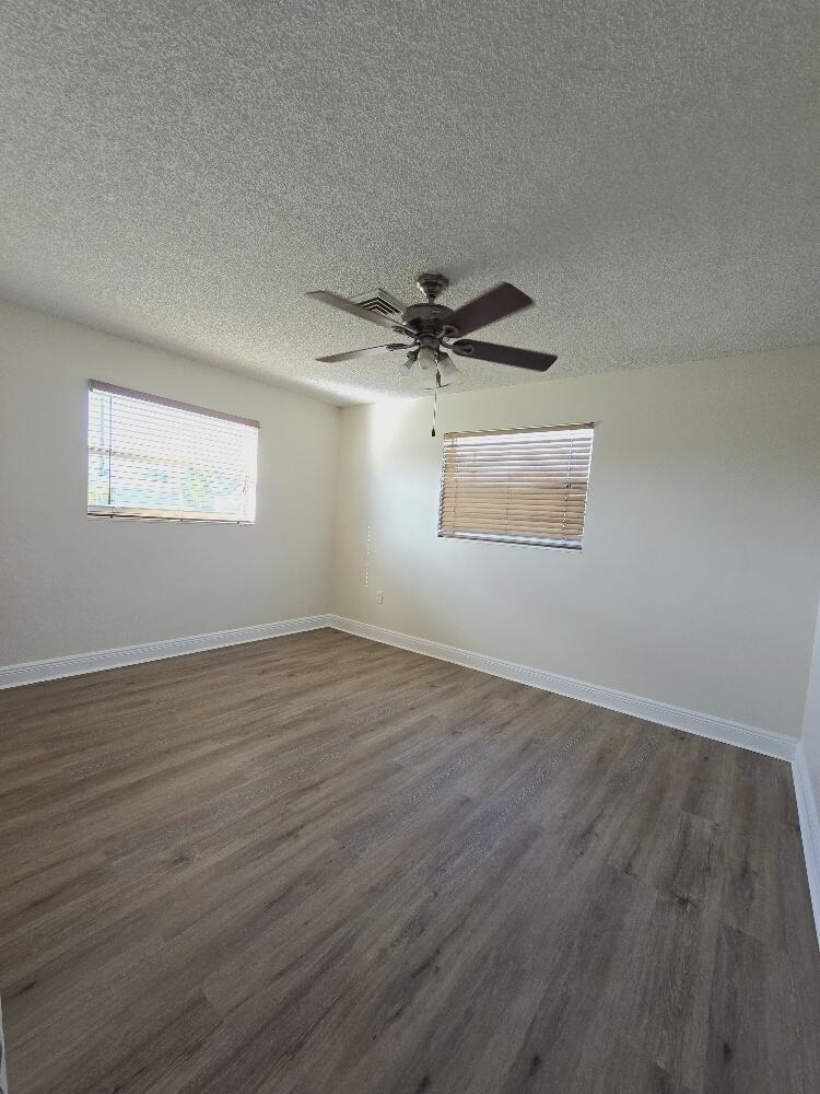 LAWN LAKE - Residential