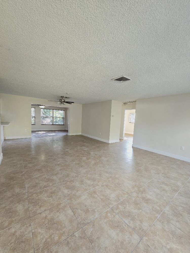 LAWN LAKE - Residential