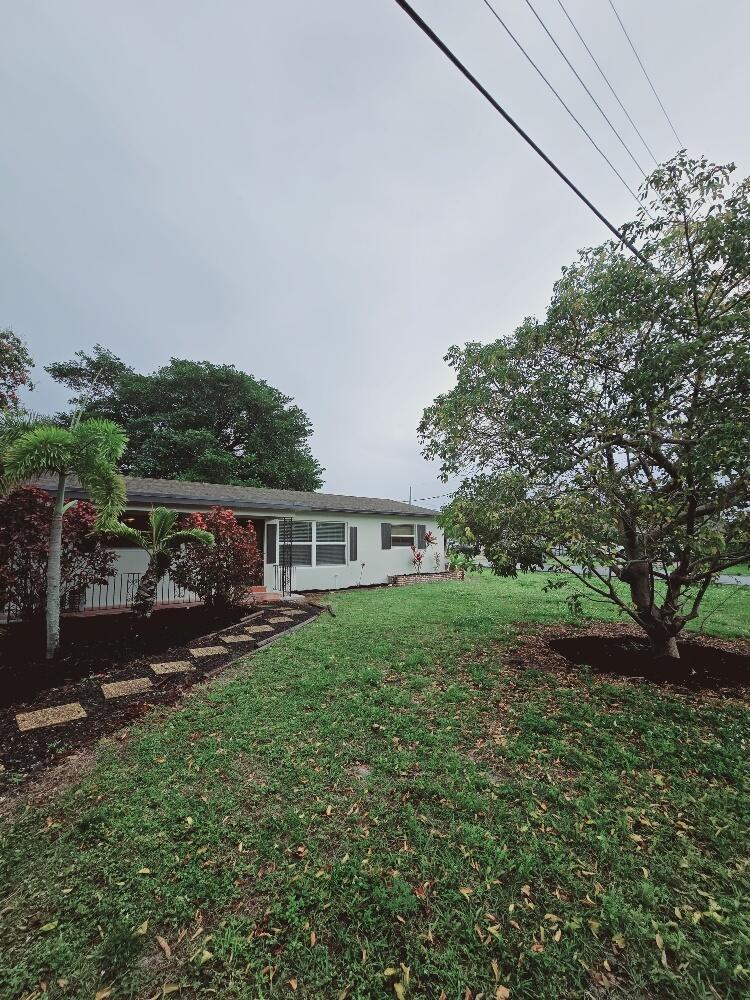 LAWN LAKE - Residential