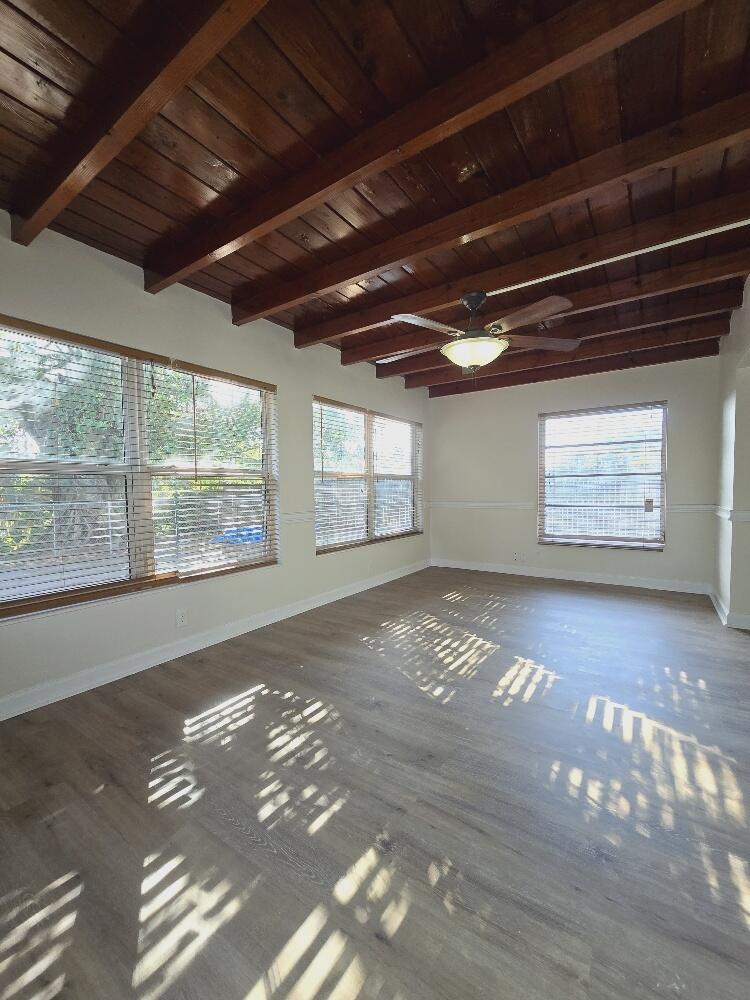 LAWN LAKE - Residential