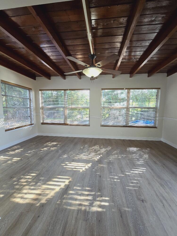 LAWN LAKE - Residential