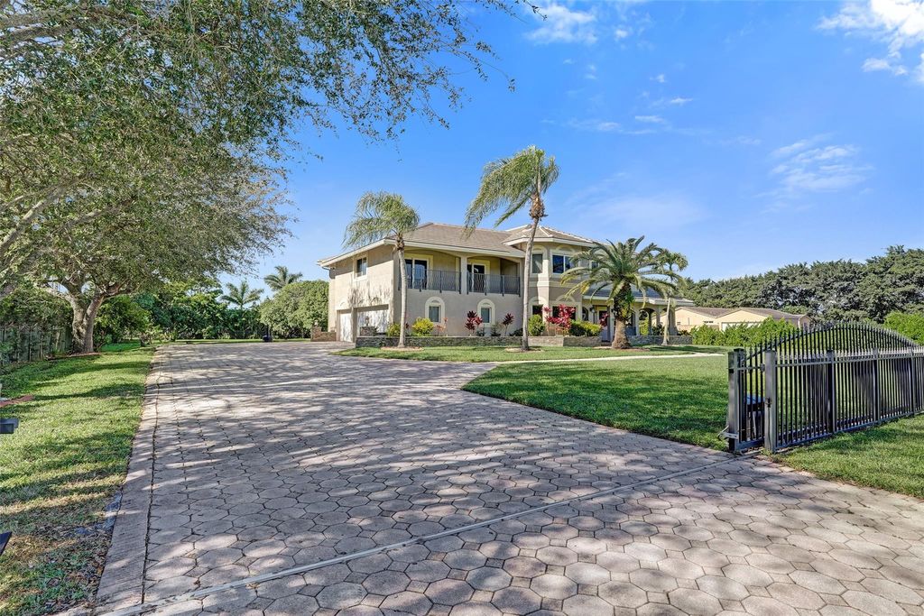 Photo of 3061 SW 117th Ave, Davie, FL 33330 (MLS # F10538388)