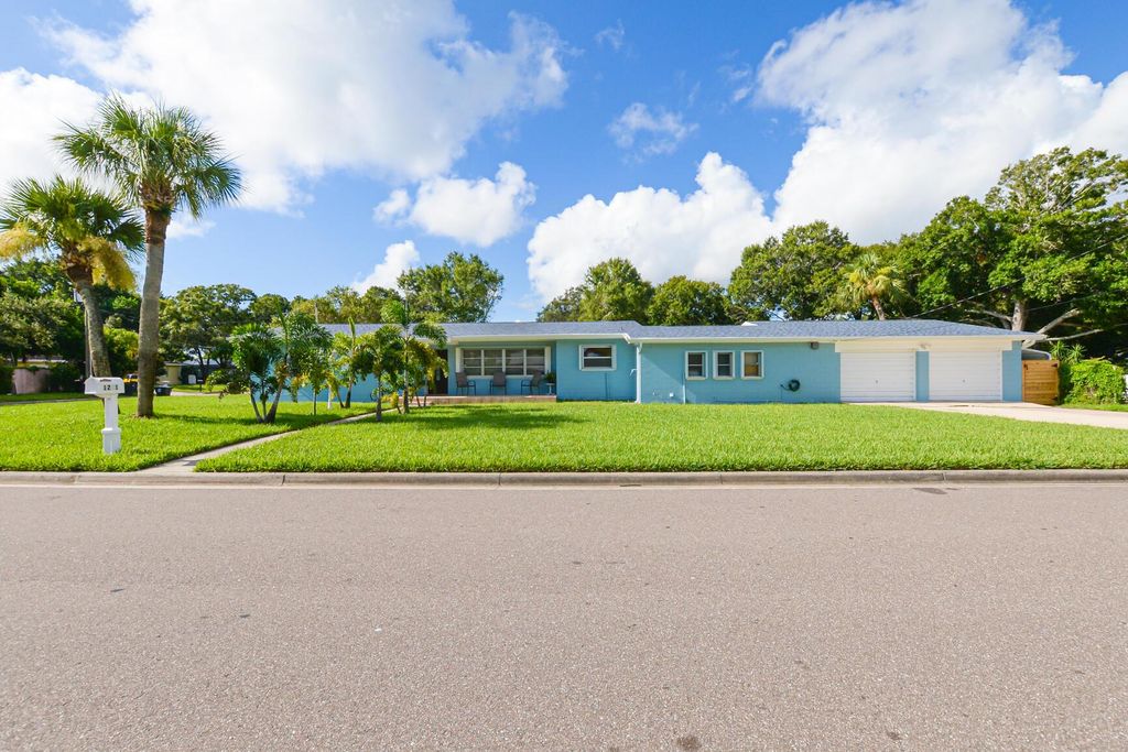 Photo of 1201 Kentucky Avenue, Fort Pierce, FL 34950 (MLS # R10909889)