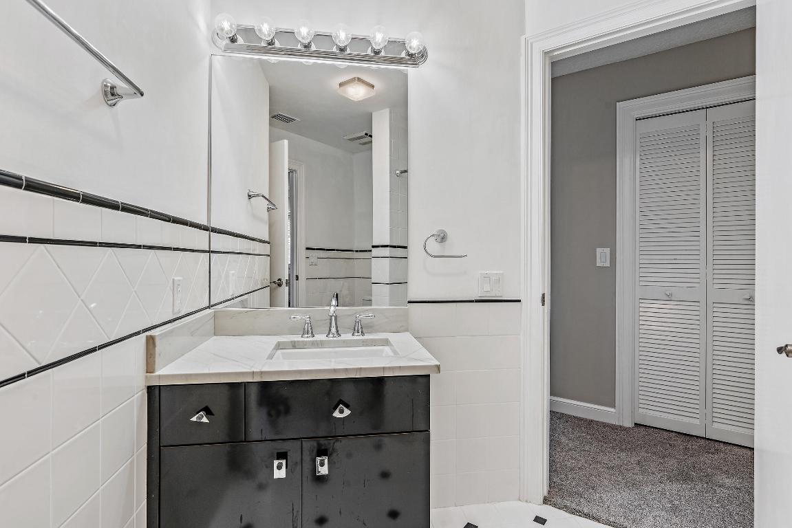 RIVER RIDGE HOMEOWNER ASSOCIATION INC - Residential Lease