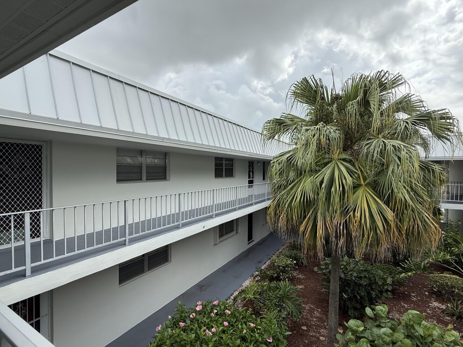 2302 Sunrise Boulevard 203, Fort Pierce, FL, 34982/$120,000 2 2302 Sunrise Boulevard 203