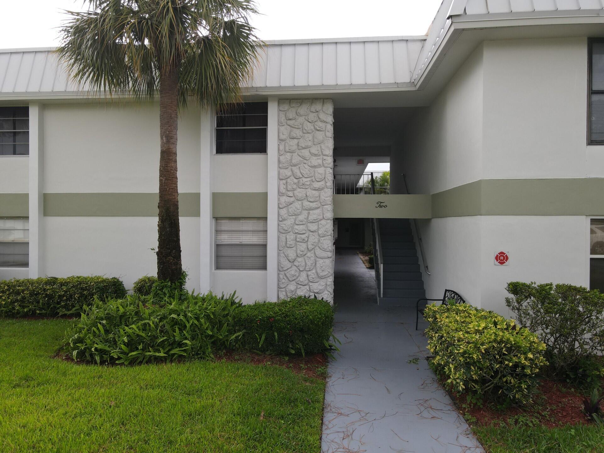 2302 Sunrise Boulevard 203, Fort Pierce, FL, 34982/$120,000 3 2302 Sunrise Boulevard 203