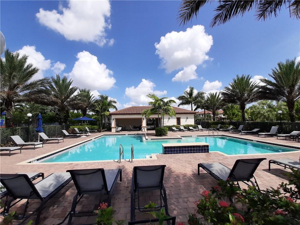 Flavor Pict Twnhms PUD - Residential Lease