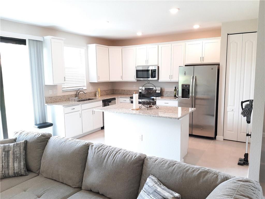 Flavor Pict Twnhms PUD - Residential Lease