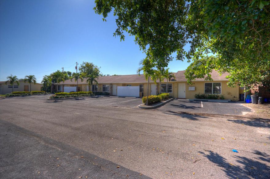 Tranisiional housing welcome. Master lease entire complex. 13 bedrooms 9 bathrooms and a manager suite.