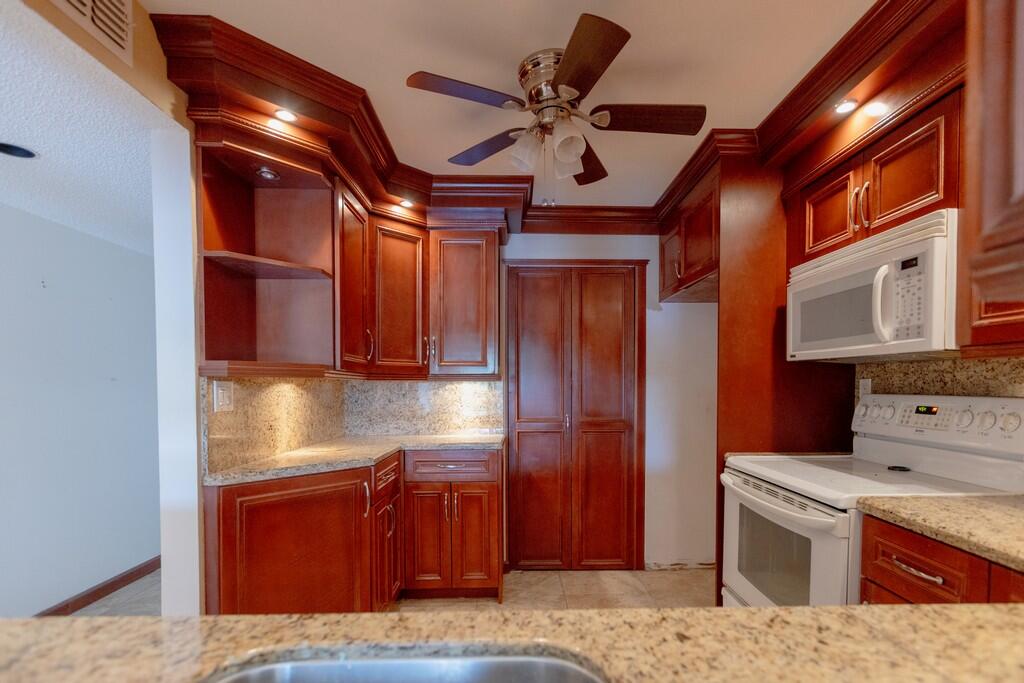 4201 N Ocean Drive 402, Hollywood, FL, 33019/$710,000 4 4201 N Ocean Drive 402