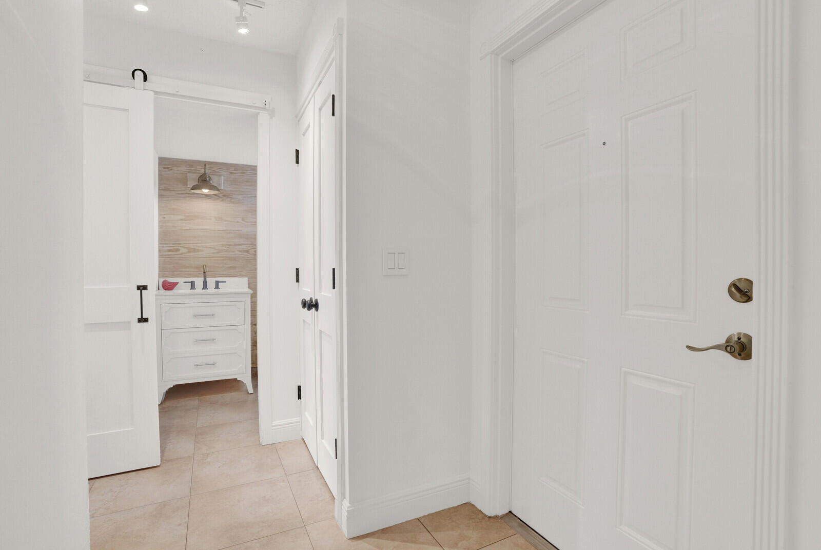 COLONIAL CLUB CONDO SEC 1 - Residential Lease