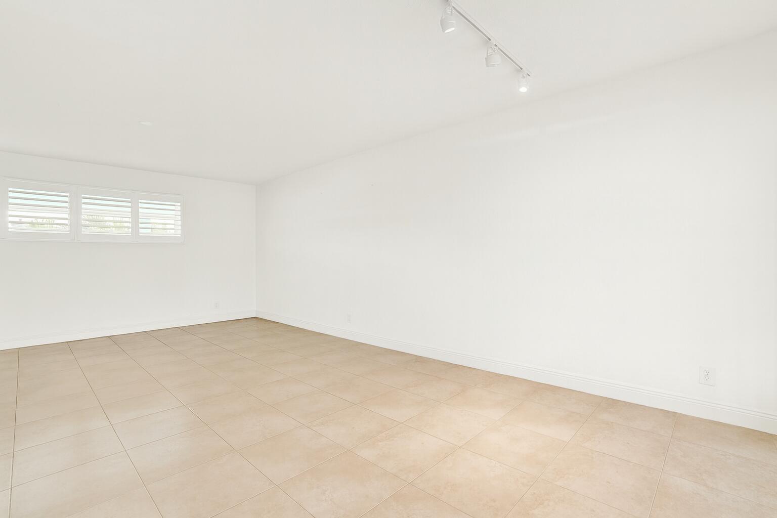 COLONIAL CLUB CONDO SEC 1 - Residential Lease