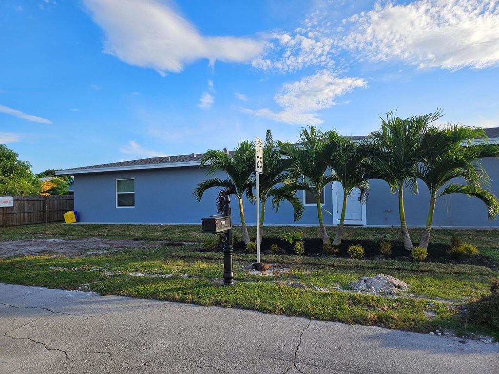Photo of 100 Dover Street, Boca Raton, FL 33487 (MLS # R11147528)