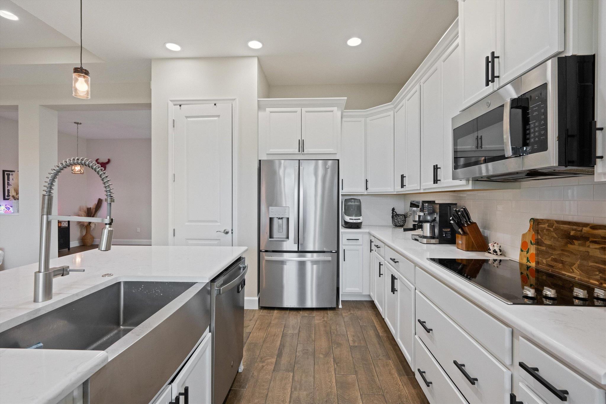 MEADOWS OF WESTLAKE - Residential