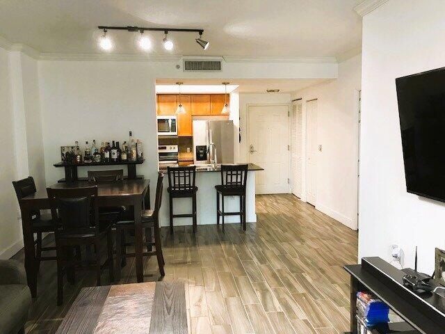 2000 N BAYSHORE Drive 308