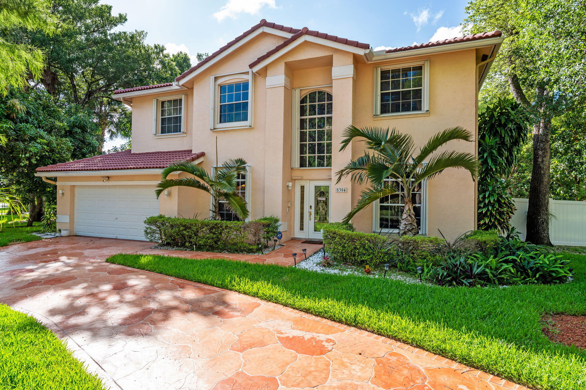 5304 NW 66th Avenue, Lauderhill, FL, 33319/$919,900 2 5304 NW 66th Avenue