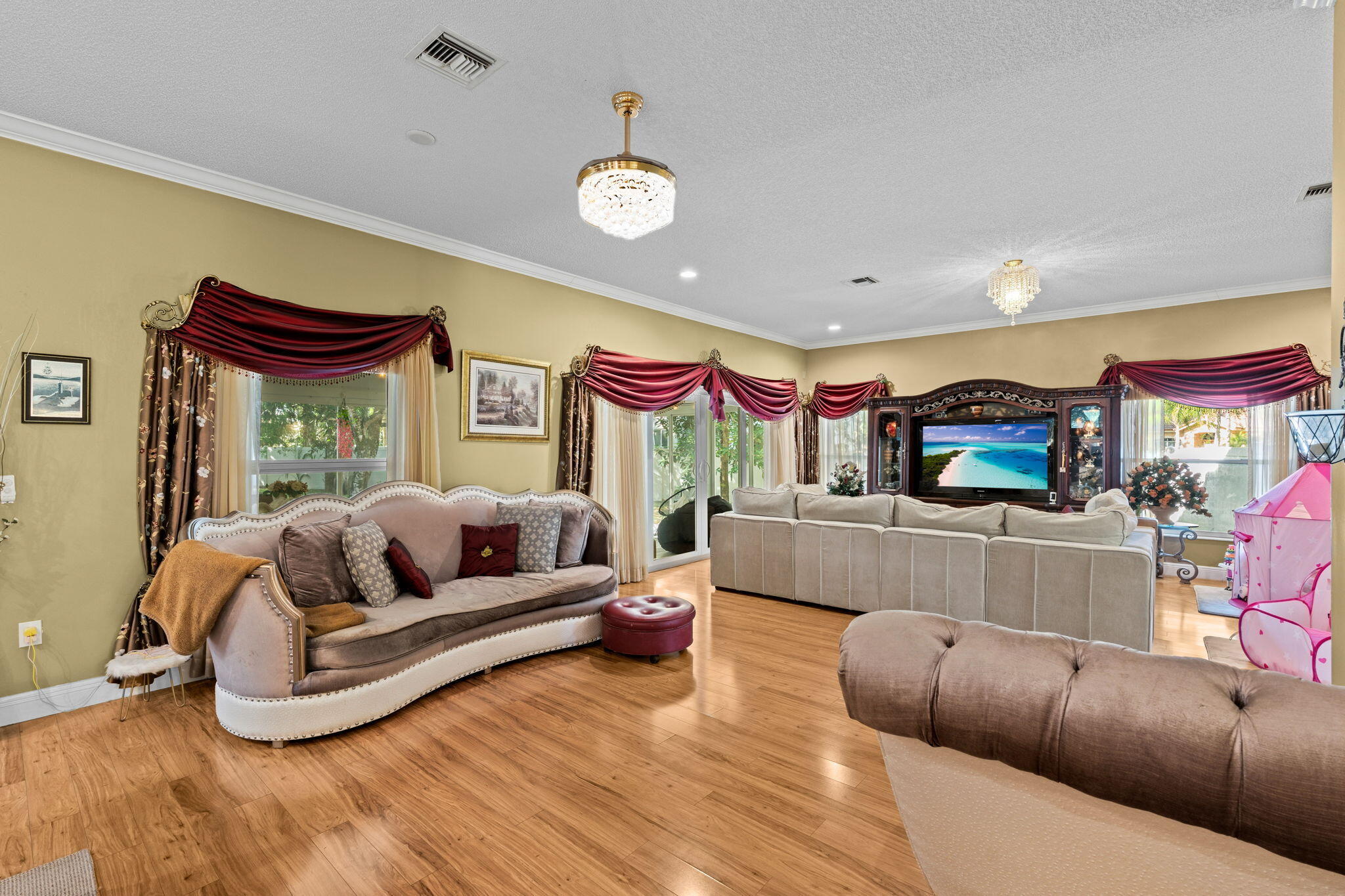 5304 NW 66th Avenue, Lauderhill, FL, 33319/$919,900 4 5304 NW 66th Avenue